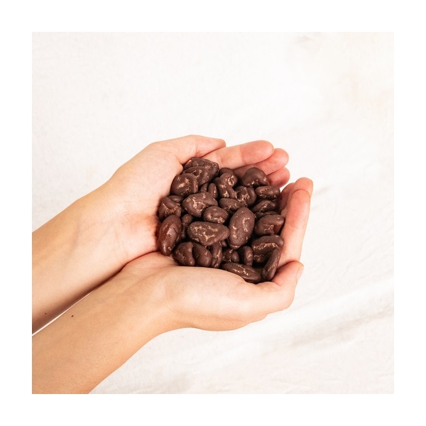 Fave di cacao con polpa e ricoperte di cioccolato - Queen Beans di goodmoodfood