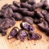 Fave di cacao con polpa e ricoperte di cioccolato - Queen Beans di goodmoodfood
